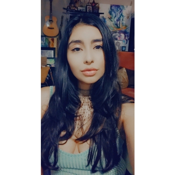 Meet your Posher, Alex - Picture 2 of 3